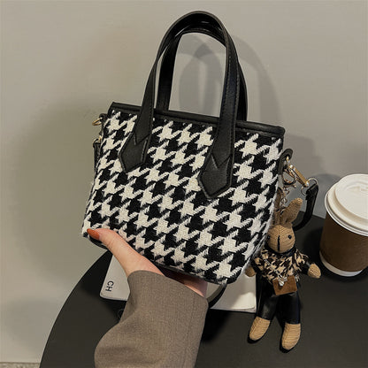 Houndstooth Checkerboard Shoulder Bag – Stylish & Versatile Tote